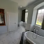 Chateau De Werde Bed & Breakfast