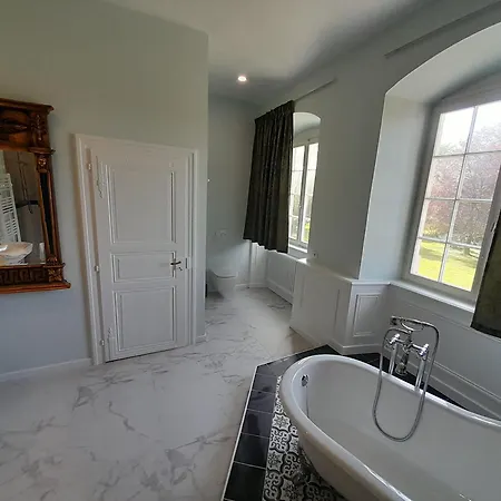 Chateau De Werde Bed & Breakfast